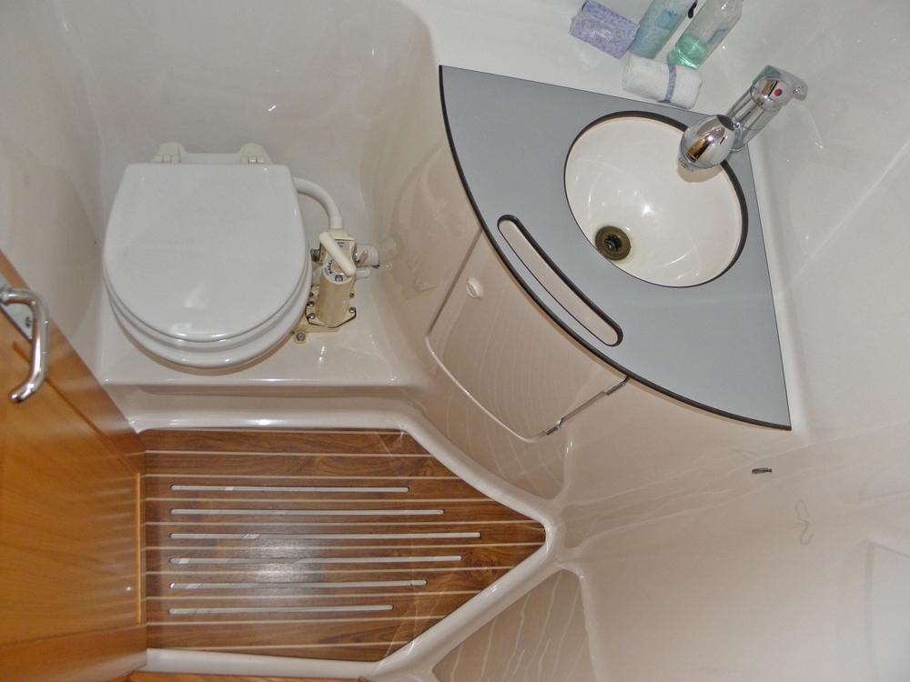 Saloon, Accommodation